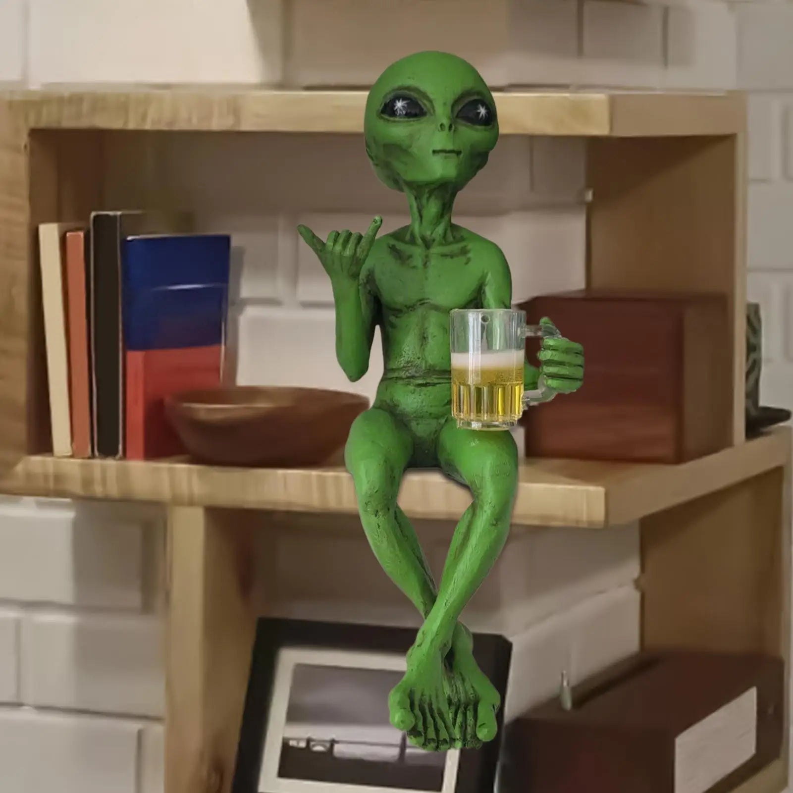 Green Alien Statue Beer Drinking Alien Sculpture Home Decor Ornaments Resin Novelty Collectibles Funny Desktop Decoration